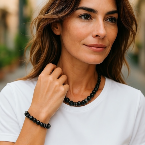 Elegant Black and Grey Beaded Bracelet - Picture 2 of 3